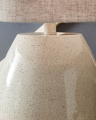 Linas - Metal Table Lamp - Cream / Beige