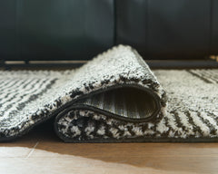 Kurtmen 5' x 7' Area Rug