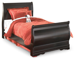 Huey Vineyard Twin Sleigh Bed with Mirroed Dresser and Nightstand