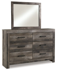 Wynnlow King Panel Bed with Mirrored Dresser and Nightstand