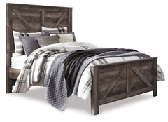 Wynnlow Queen Crossbuck Panel Bed, Dresser, Mirror, and Nightstand